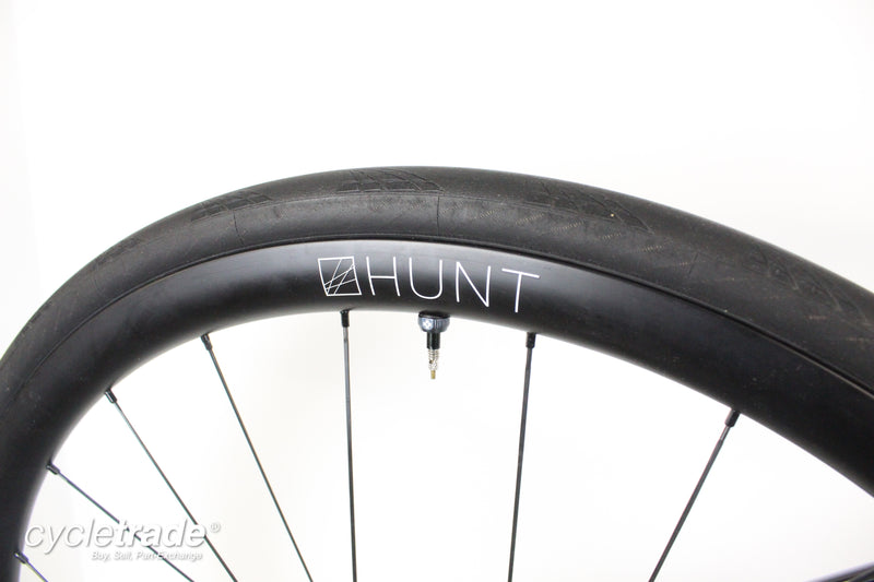 Carbon Road Bike- Giant Defy Advanced 2 Disc R8070 Di2 Hunt M/L - Near Mint